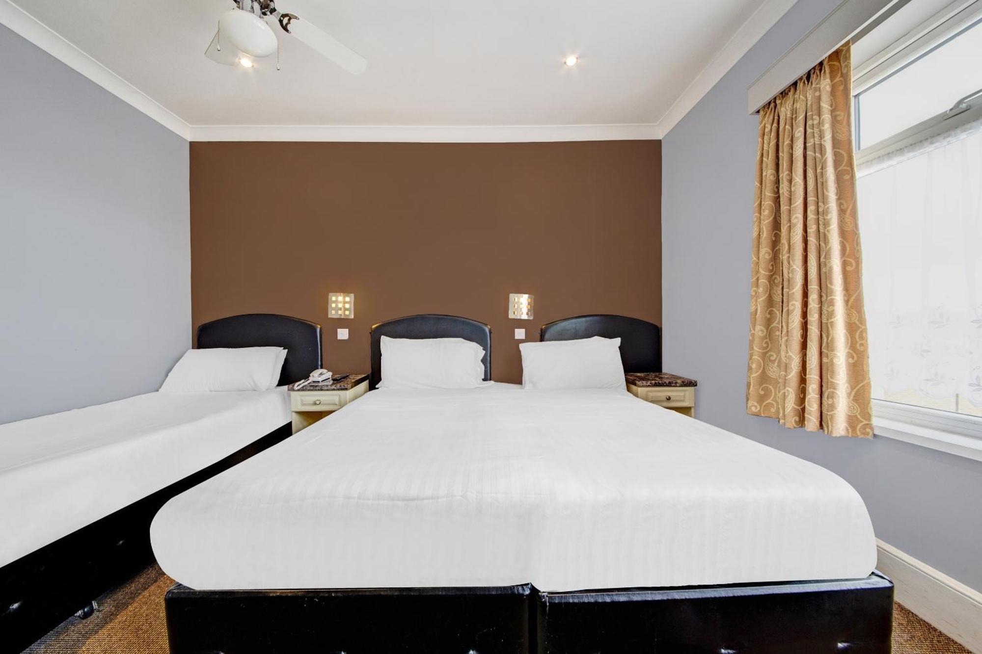 Oyo Bostons Manor Hotel, Hanwell London Greenford  Bagian luar foto