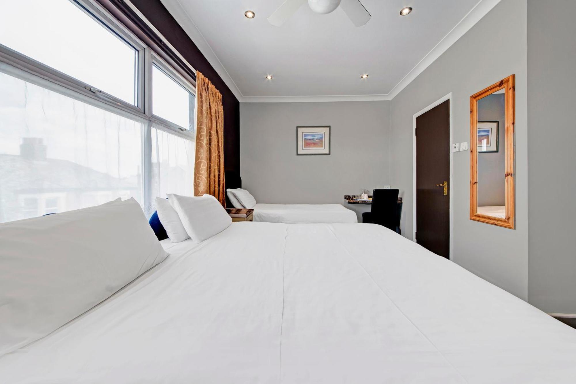 Oyo Bostons Manor Hotel, Hanwell London Greenford  Bagian luar foto