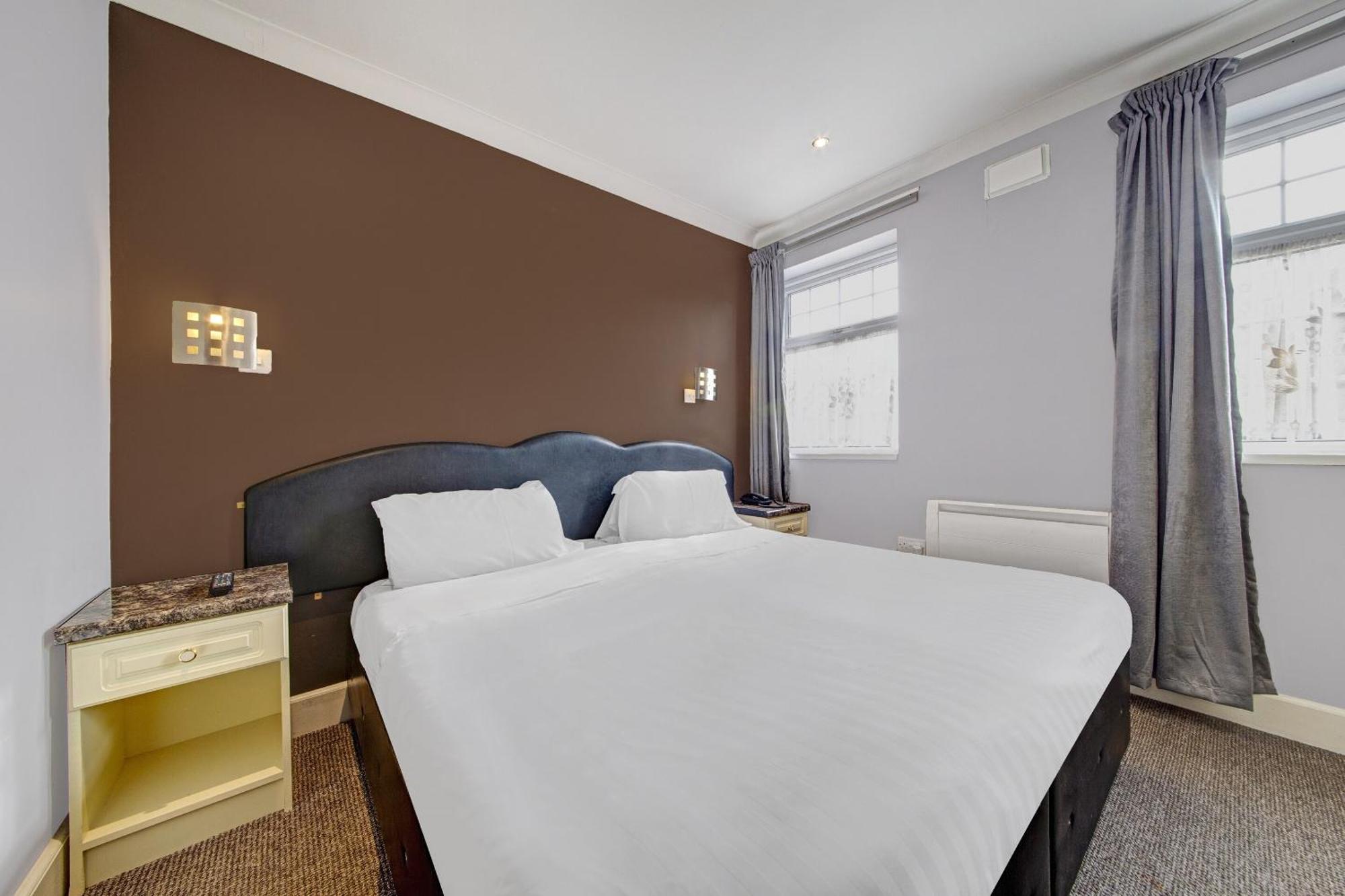 Oyo Bostons Manor Hotel, Hanwell London Greenford  Bagian luar foto