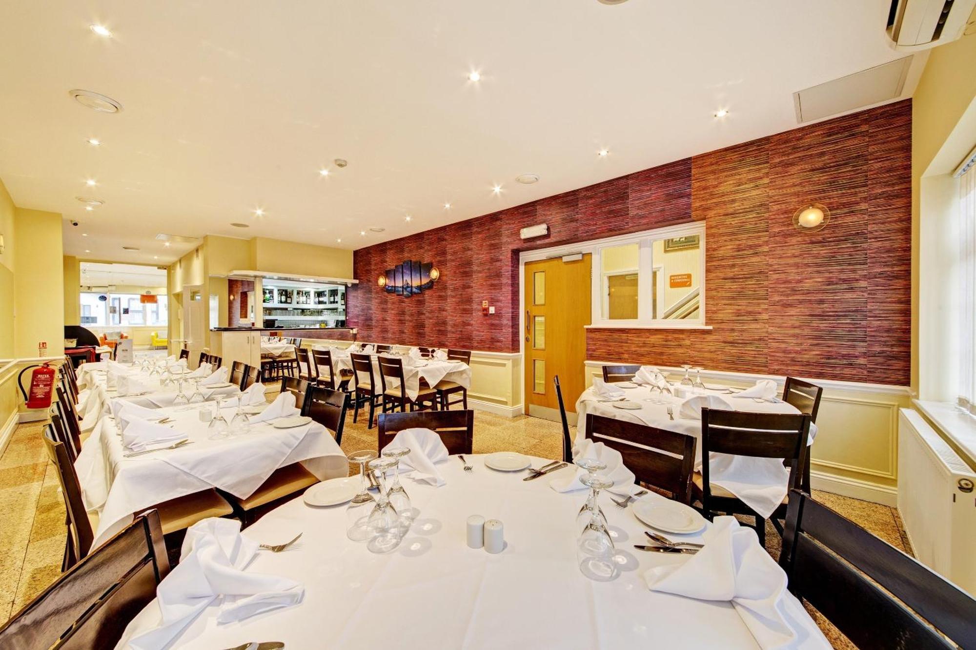 Oyo Bostons Manor Hotel, Hanwell London Greenford  Bagian luar foto