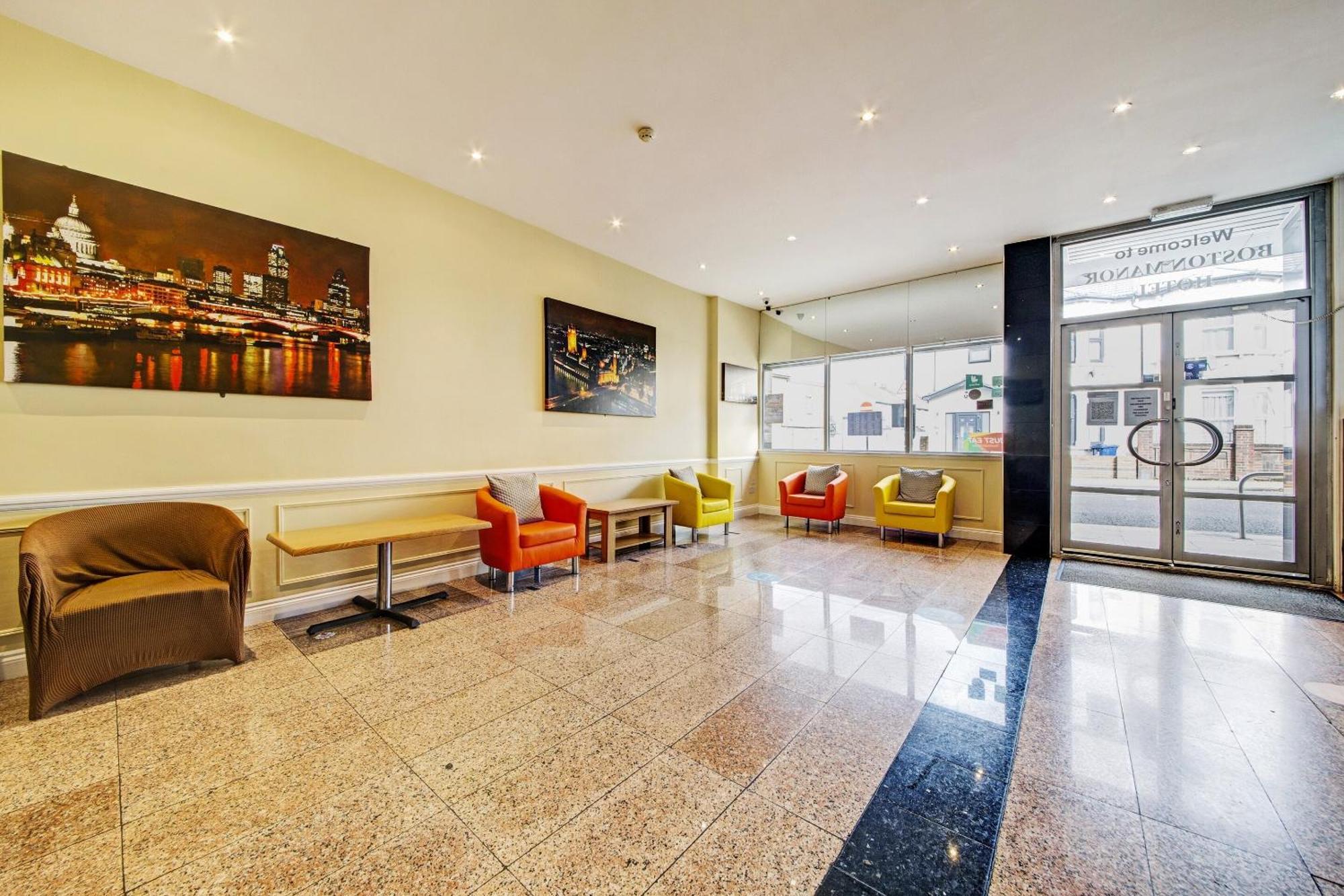 Oyo Bostons Manor Hotel, Hanwell London Greenford  Bagian luar foto
