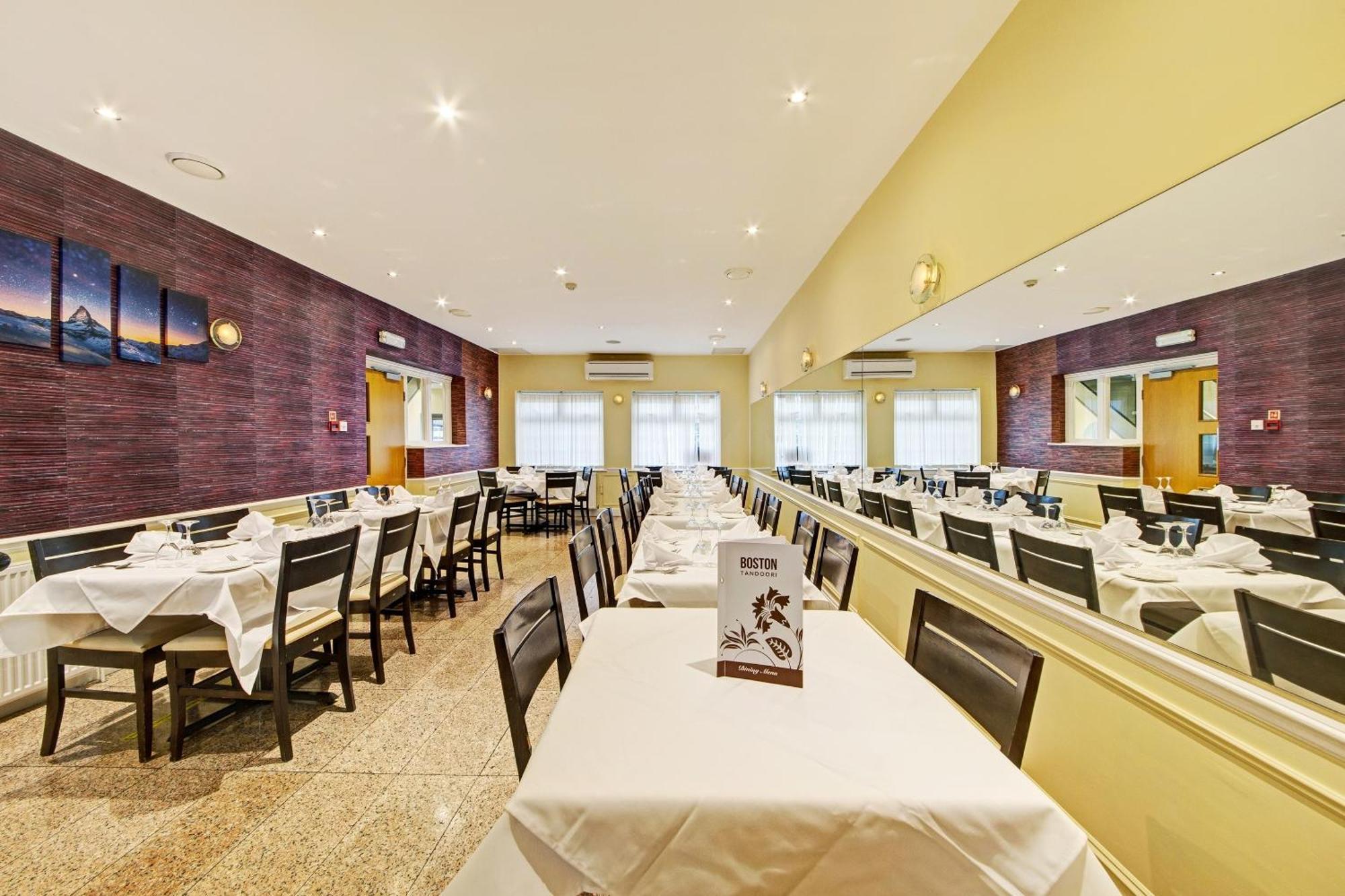Oyo Bostons Manor Hotel, Hanwell London Greenford  Bagian luar foto