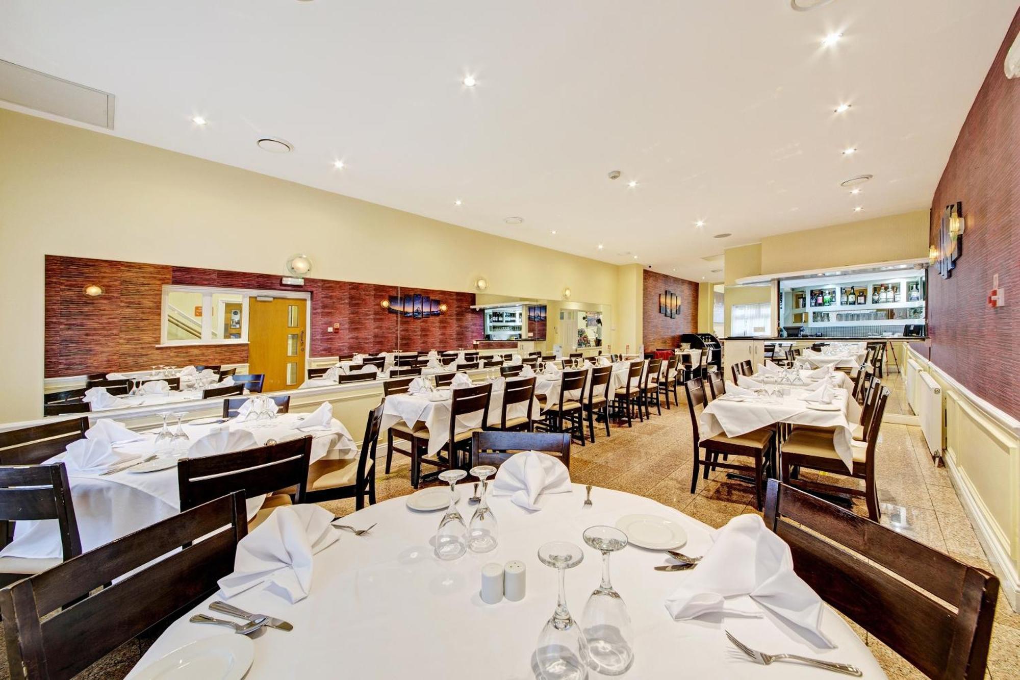 Oyo Bostons Manor Hotel, Hanwell London Greenford  Bagian luar foto
