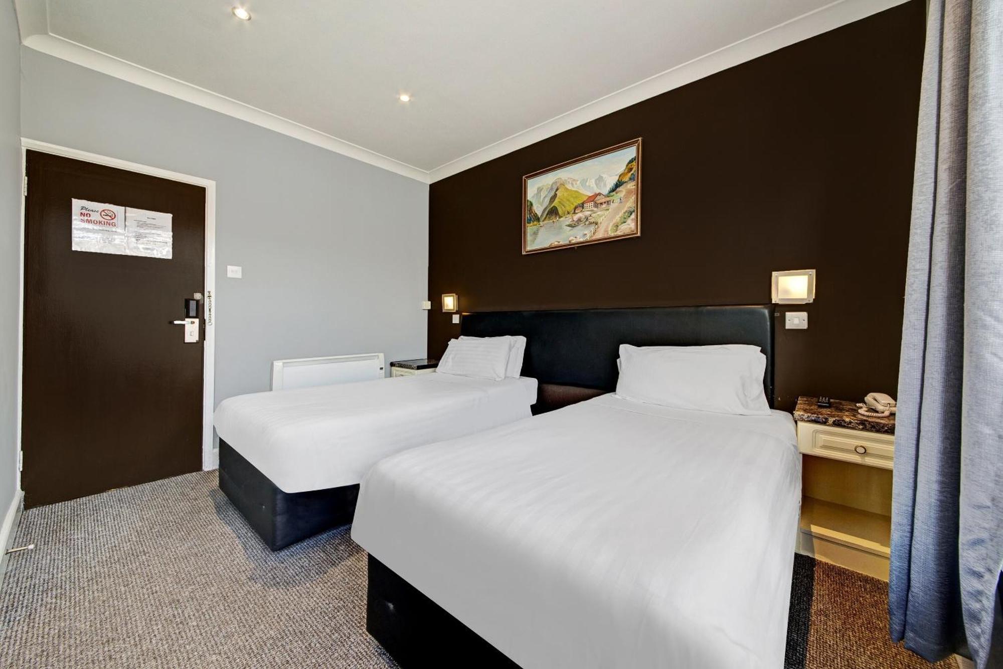 Oyo Bostons Manor Hotel, Hanwell London Greenford  Bagian luar foto