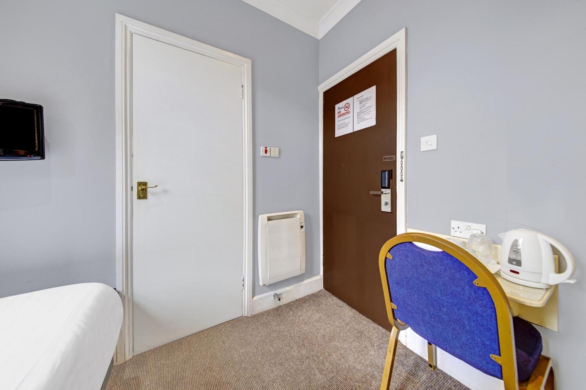 Oyo Bostons Manor Hotel, Hanwell London Greenford  Bagian luar foto