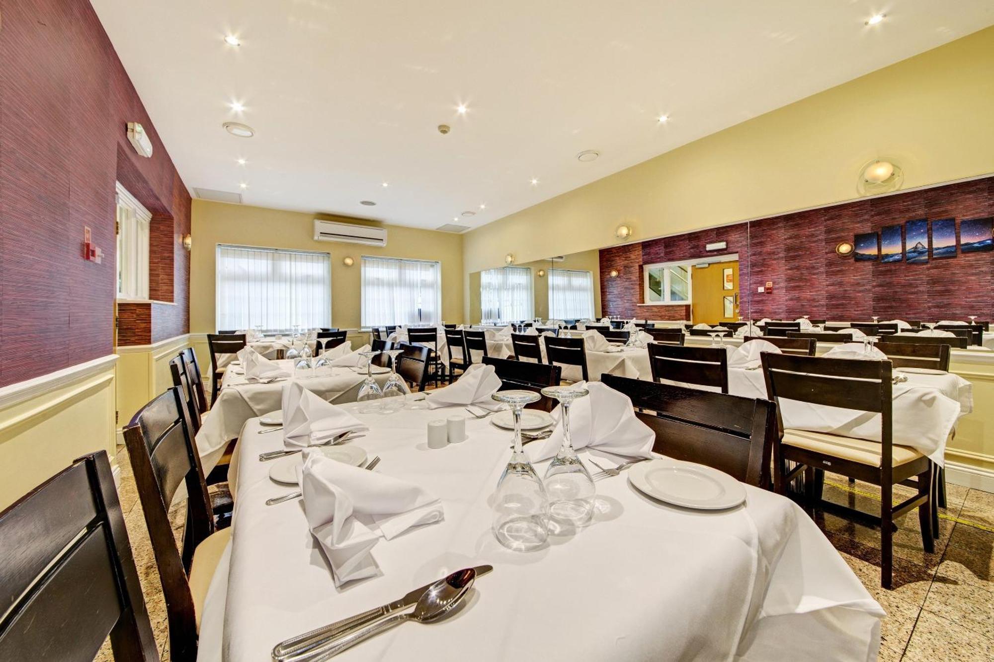 Oyo Bostons Manor Hotel, Hanwell London Greenford  Bagian luar foto