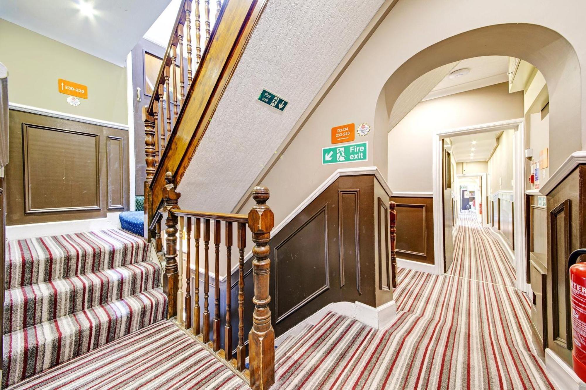 Oyo Bostons Manor Hotel, Hanwell London Greenford  Bagian luar foto