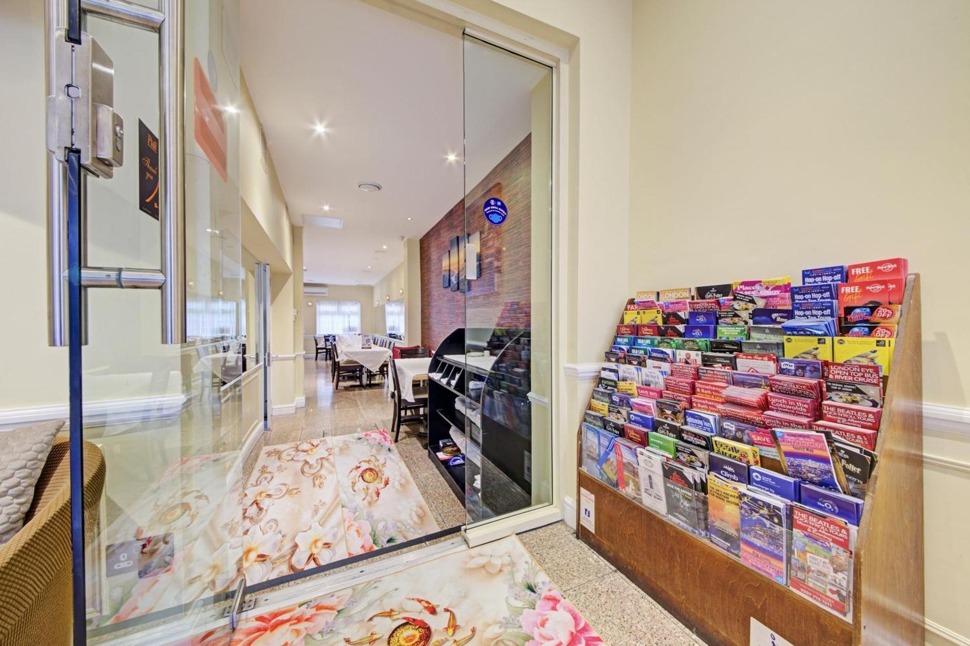 Oyo Bostons Manor Hotel, Hanwell London Greenford  Bagian luar foto