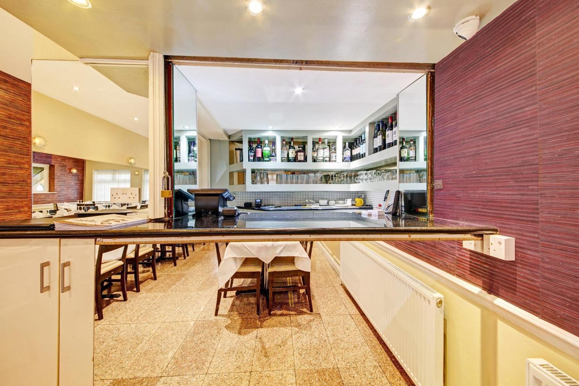 Oyo Bostons Manor Hotel, Hanwell London Greenford  Bagian luar foto