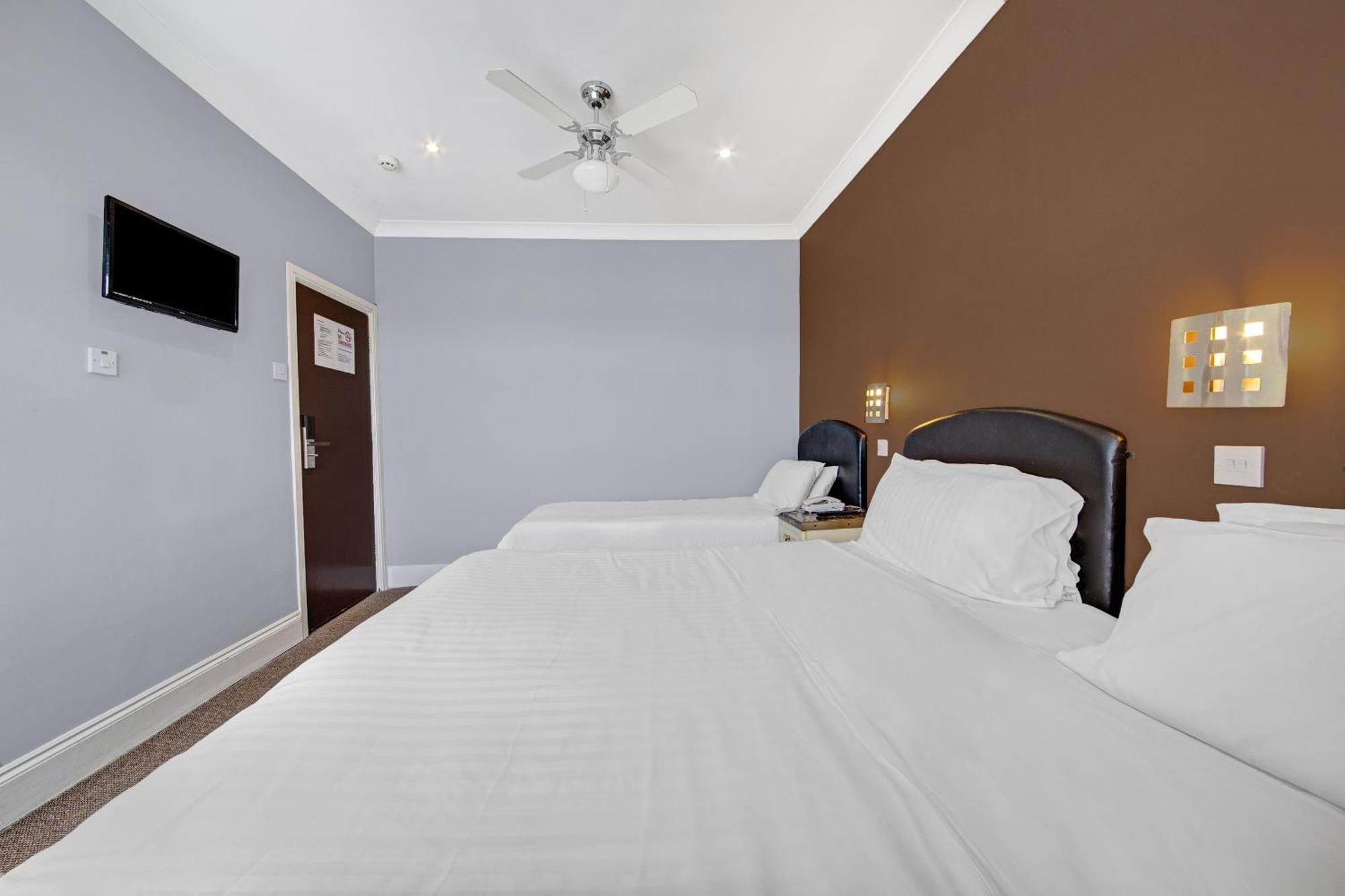 Oyo Bostons Manor Hotel, Hanwell London Greenford  Bagian luar foto