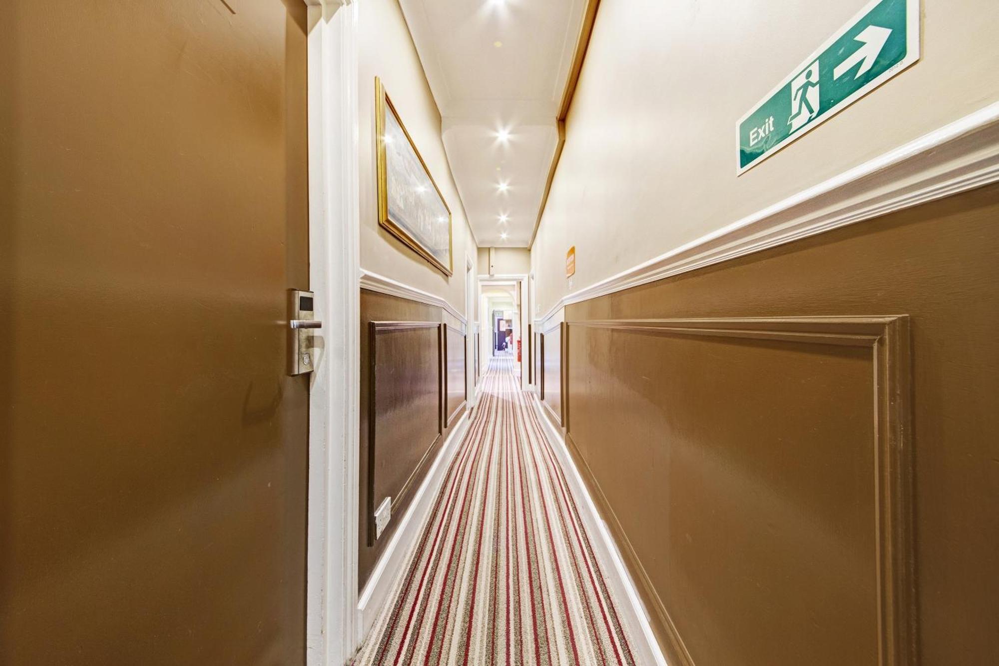 Oyo Bostons Manor Hotel, Hanwell London Greenford  Bagian luar foto