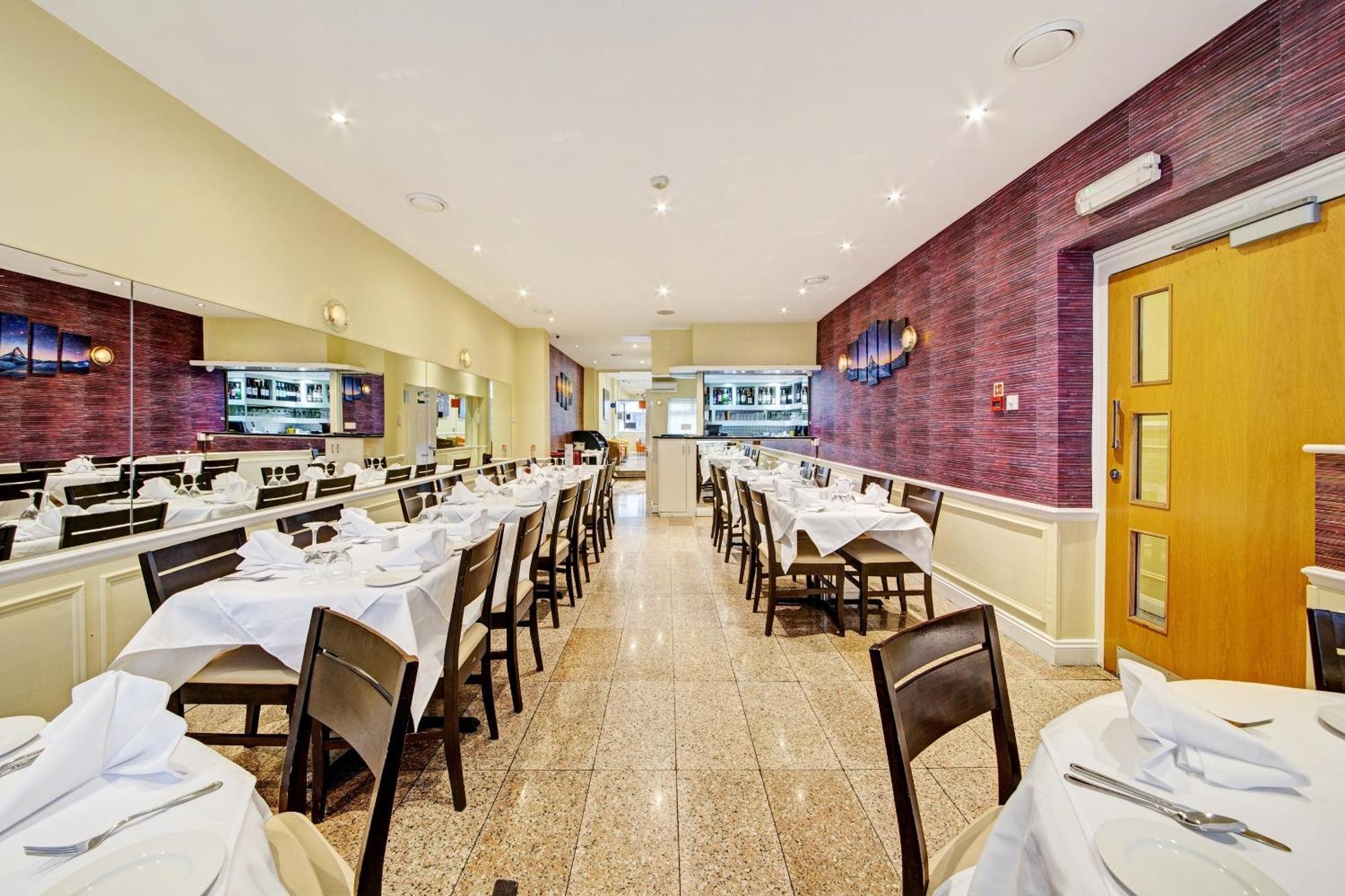 Oyo Bostons Manor Hotel, Hanwell London Greenford  Bagian luar foto