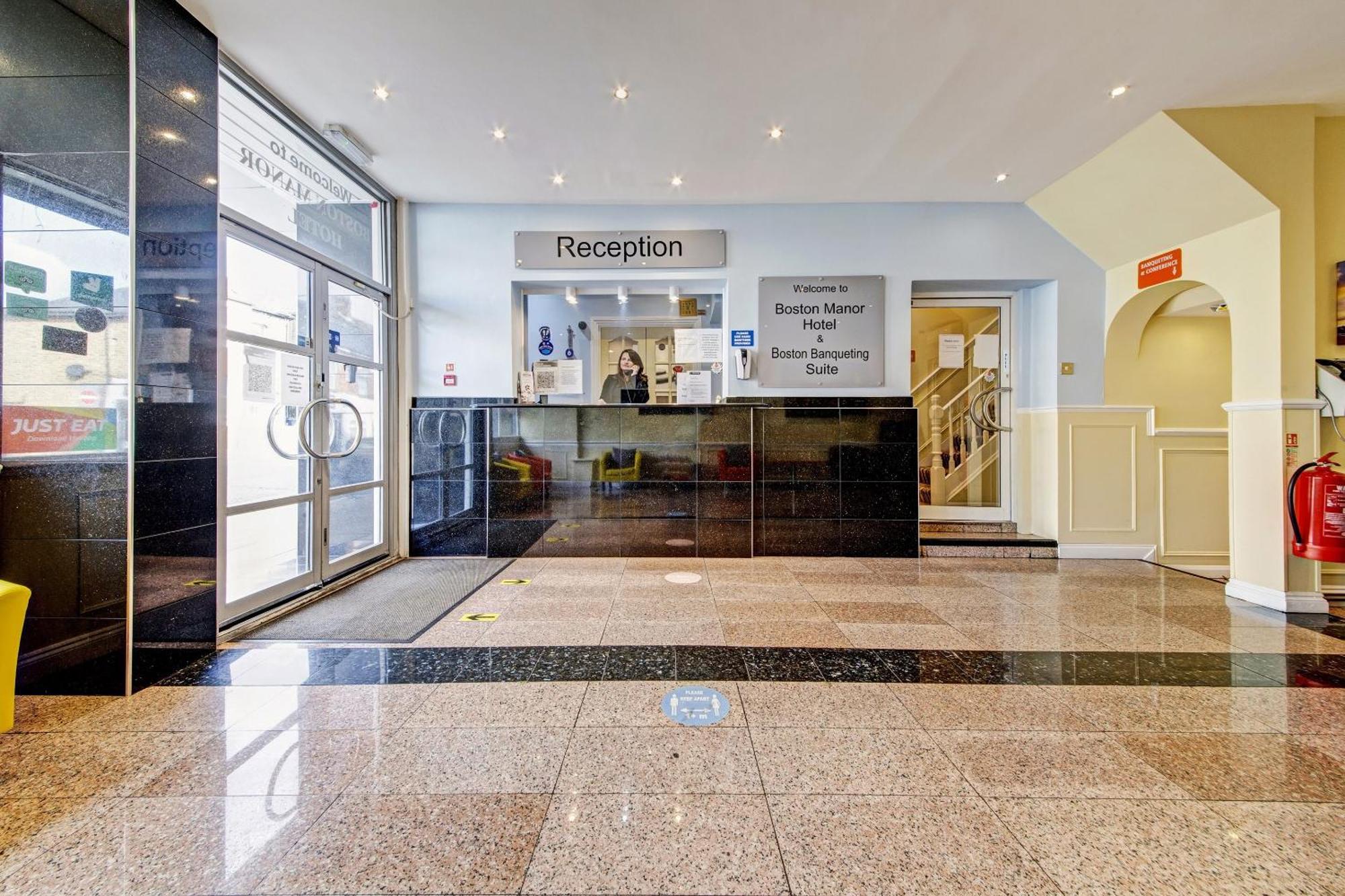 Oyo Bostons Manor Hotel, Hanwell London Greenford  Bagian luar foto
