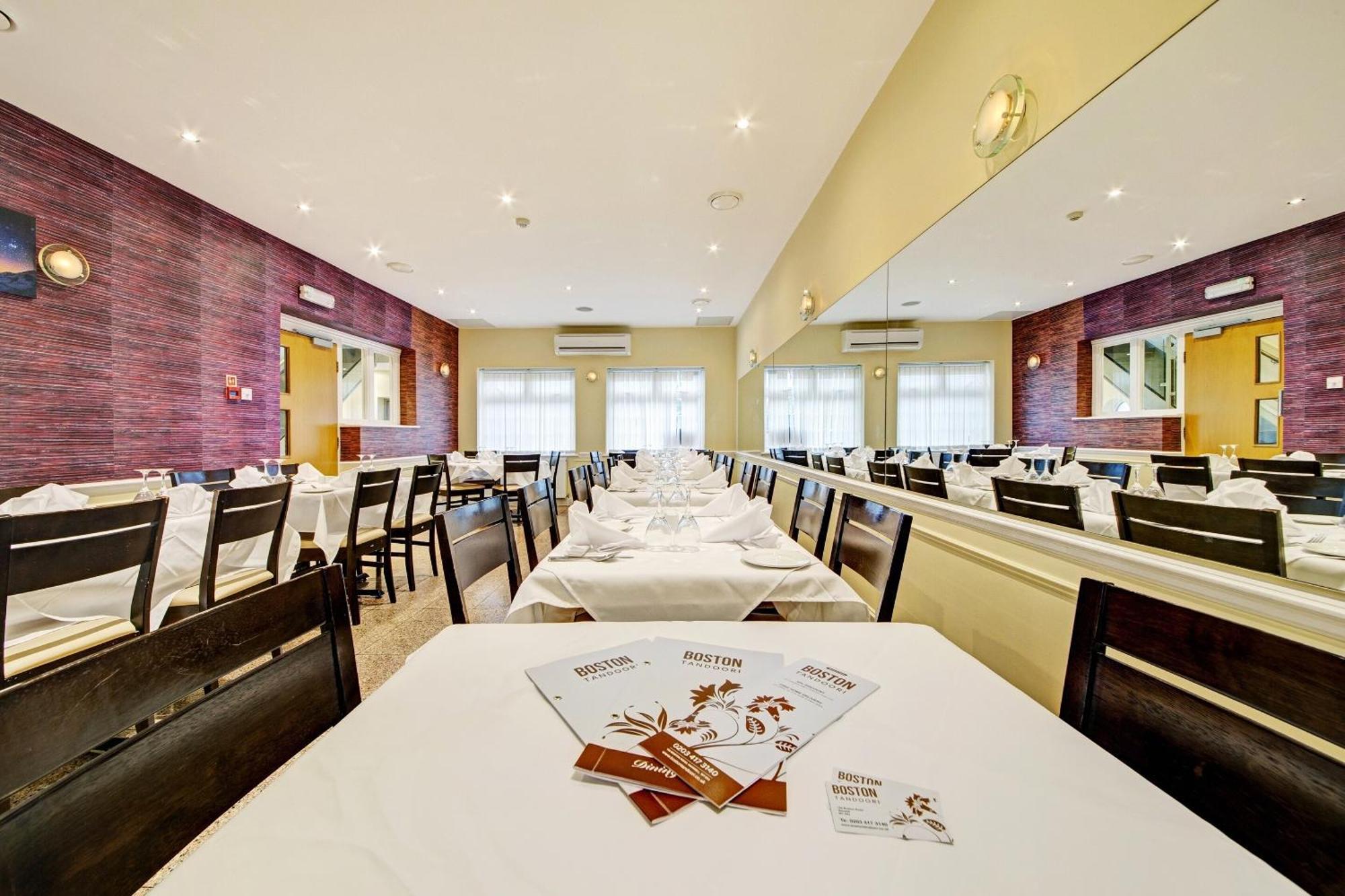 Oyo Bostons Manor Hotel, Hanwell London Greenford  Bagian luar foto